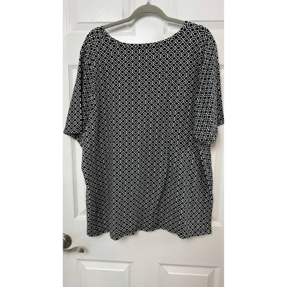 Catherines Women 1X 18/20W Black White Geometric V-Neck Short Sleeve Top